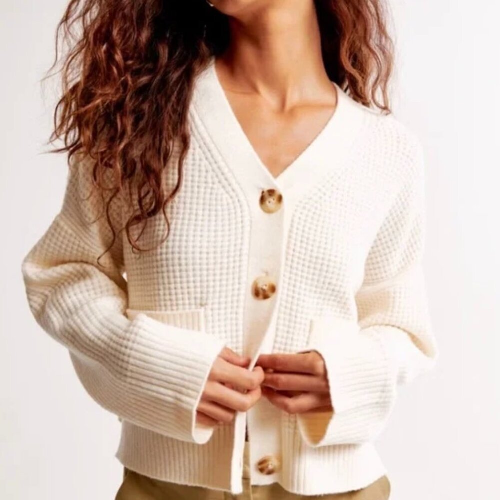 ❌SOLD❌ Abercrombie & Fitch Waffle Button Cardigan Size Small in Cream